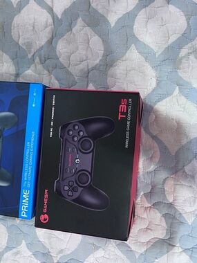 T3s Wireless Game Controller - Black TWO.